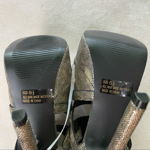 Qupid NWOB Silver Gold Lizard Metallic Platform Stiletto Heels Back Zip Size 5.5 - Picture 6 of 6
